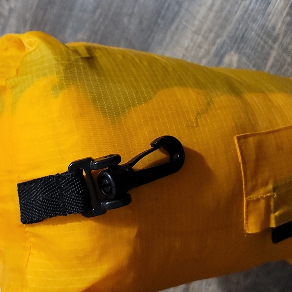 Men Like New Polar Gear reversible yellow & black Vest pocket is carrying bag LG - Picture 15 of 16